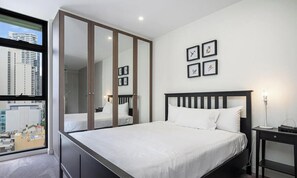 2 bedrooms, desk, iron/ironing board, WiFi