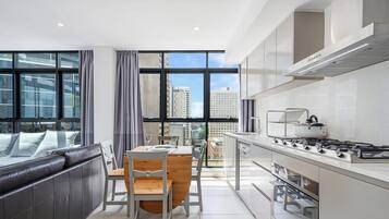 Fridge, microwave, stovetop, dishwasher