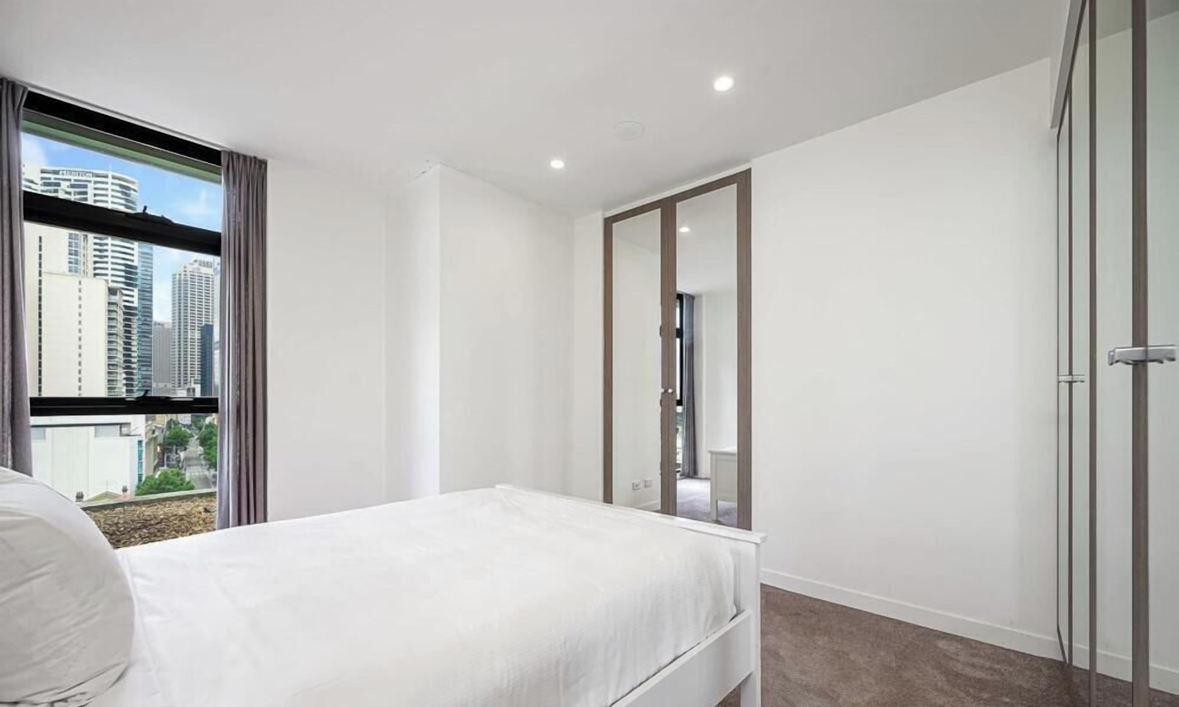 2 bedrooms, desk, iron/ironing board, WiFi