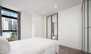 2 Schlafzimmer, Schreibtisch, Bügeleisen/Bügelbrett, WLAN