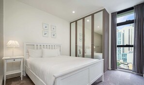 2 bedrooms, desk, iron/ironing board, WiFi