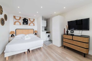 Iron/ironing board, WiFi, bed sheets