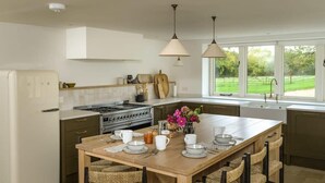Coffee/tea maker, fridge, microwave, oven - Beautiful Farmhouse & Garden in Heart of Somerset (Yeovil)