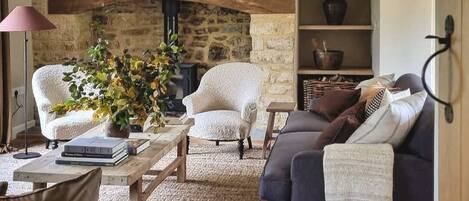 TV, peis og kontorer