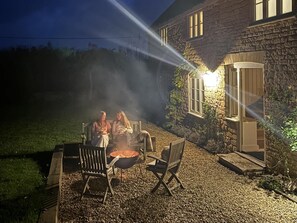Terrace/patio - Beautiful Farmhouse & Garden in Heart of Somerset (Yeovil)