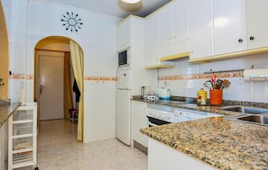 Microwave, oven, stovetop, dishwasher - Awesome home in Pulpí (Pulpí)