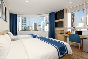 Habitación triple panorámica | Escritorio, espacio para trabajar con laptop y wifi gratis 