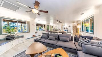 Televisión y chimenea