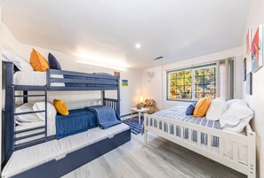 3 bedrooms, desk, iron/ironing board, travel crib