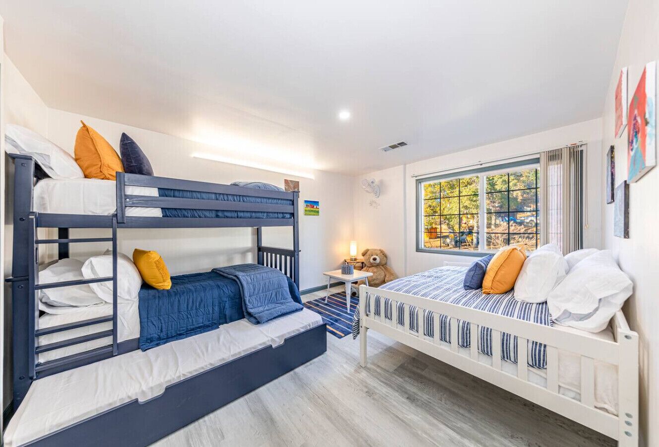 3 室のベッドルーム、デスク、アイロン / アイロン台、WiFi