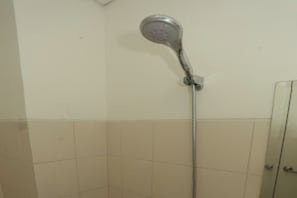 Bathroom - OYO Life 92859 Biant House (Cikarang)