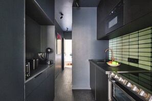 Refrigerador, microondas, parrilla de estufa y lavavajillas 