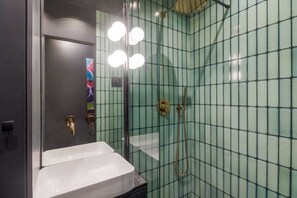 Douche, séchoir à cheveux