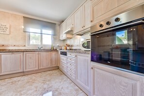 Réfrigérateur, micro-ondes, four, lave-vaisselle