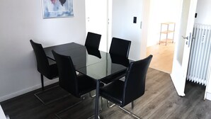 Unclassified image, 4 of 12, button - Large apartment with 2 bathrooms and 2 large parking spaces (Leichlingen (Rheinland))