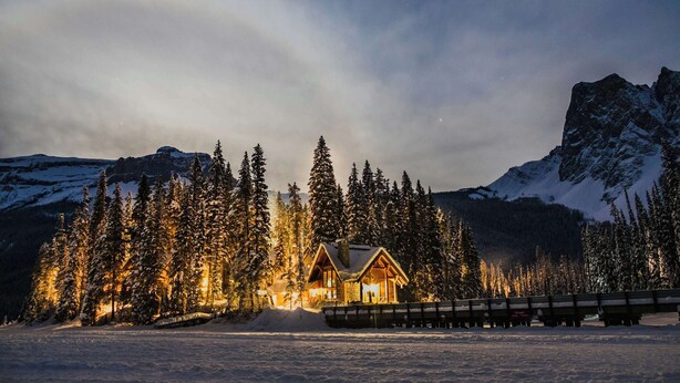 Exterior - Pooches Paradise - Pet Friendly Hot Tub & Pool (Canmore)