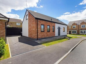Exterior - Contemporary eco home with a twist! (Marton-in-Cleveland)