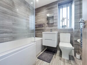 ヘアドライヤー、タオル、石鹸、トイレットペーパー
