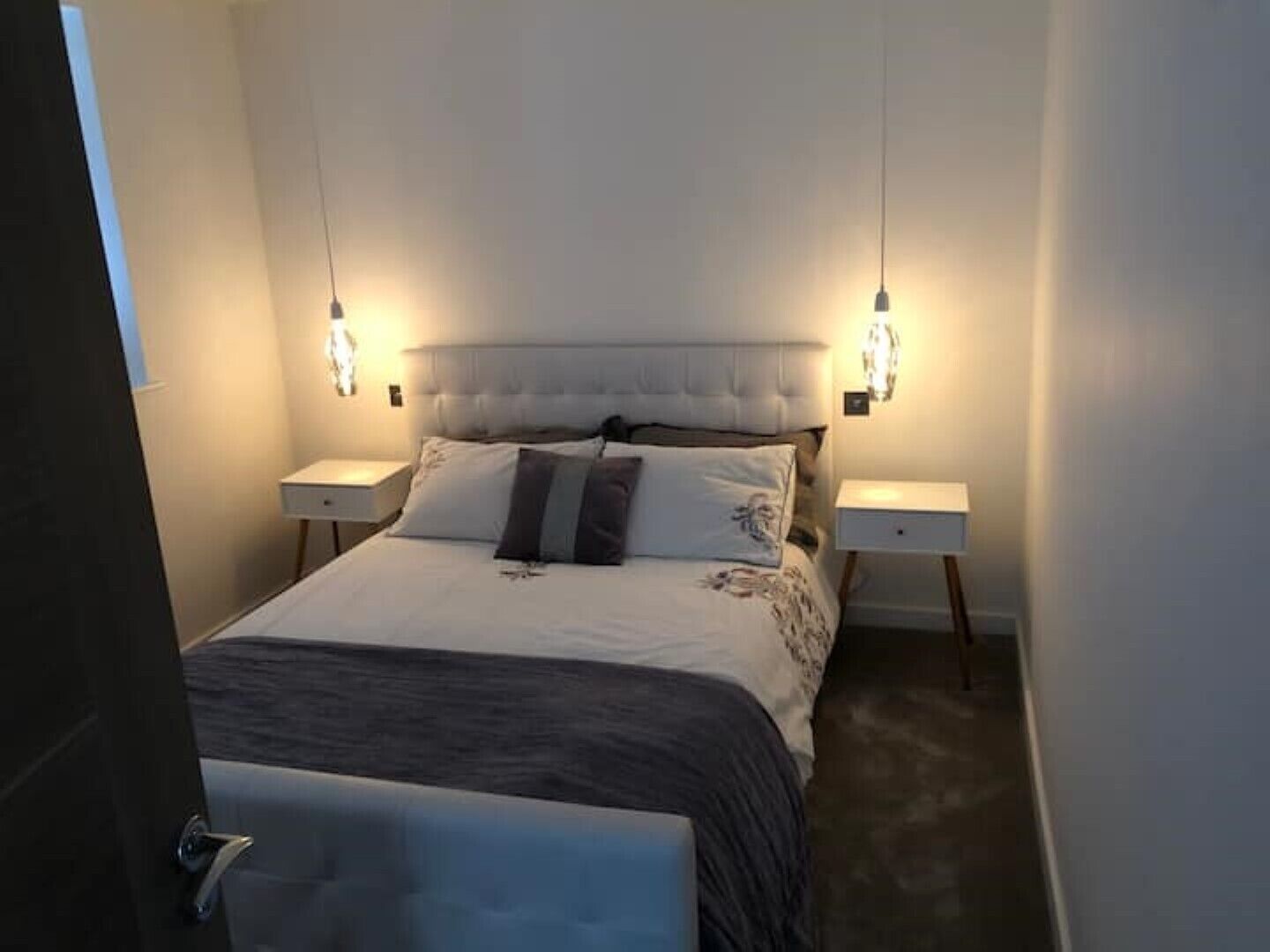 2 makuuhuonetta, silitysrauta/-lauta, ilmainen Wi-Fi, vuodevaatteet