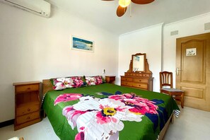 4 bedrooms, iron/ironing board, free WiFi, bed sheets