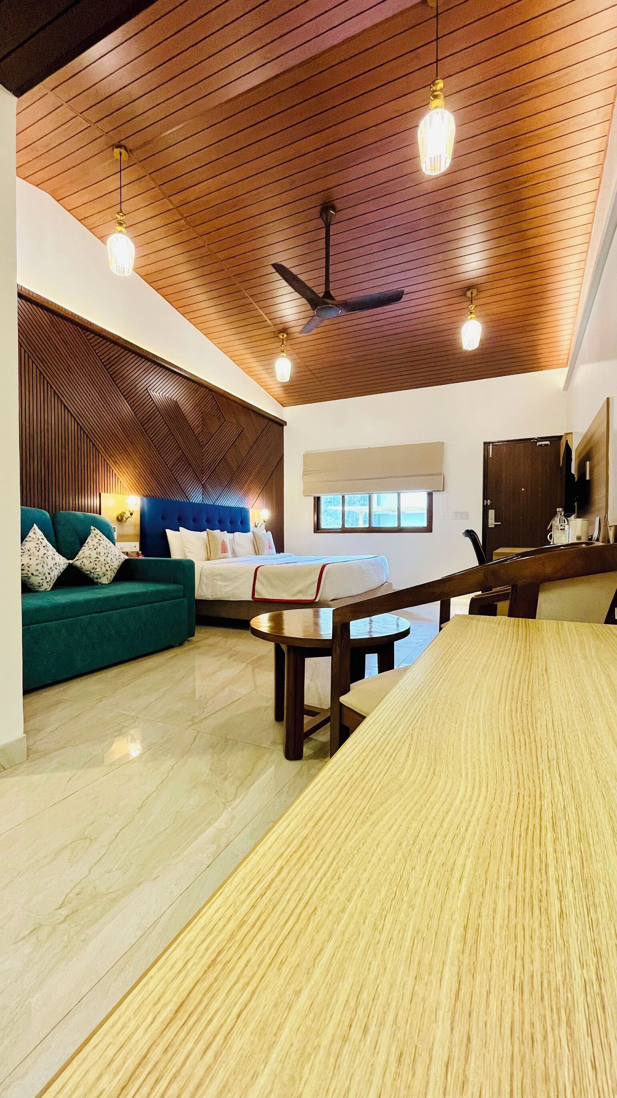 Raindrop Deluxe | 迷你吧、特色家居、办公桌、熨斗/熨板