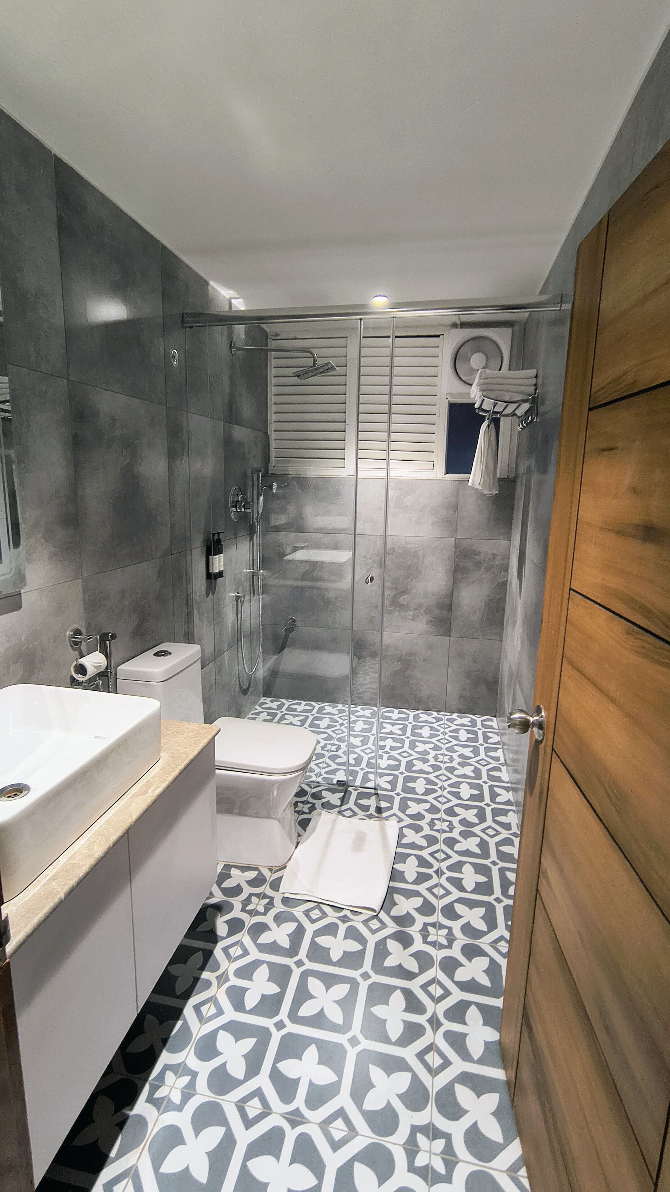 A modern bathroom with a bathtub, toilet, and sink.