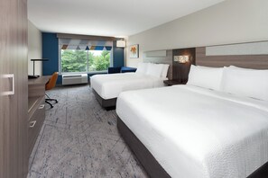 Desk, laptop workspace, blackout drapes, iron/ironing board - Holiday Inn Express & Suites Reedsburg - Dells Area by IHG (Reedsburg)