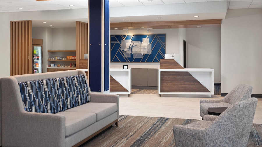 Holiday Inn Express & Suites Reedsburg - Dells Area by IHG