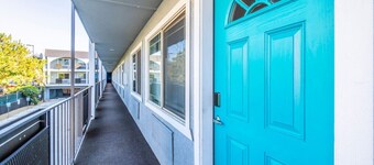 Midtown Modern - Stylish 2BR Lodging in Reno