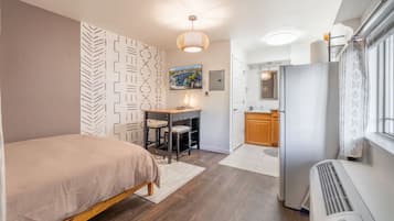 Iron/ironing board, travel cot, WiFi, bed sheets