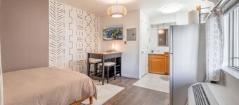 Midtown Getaway: Trendy Studio Heart of Reno