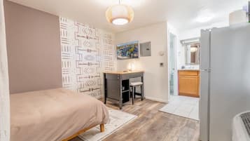 Iron/ironing board, travel cot, WiFi, bed sheets