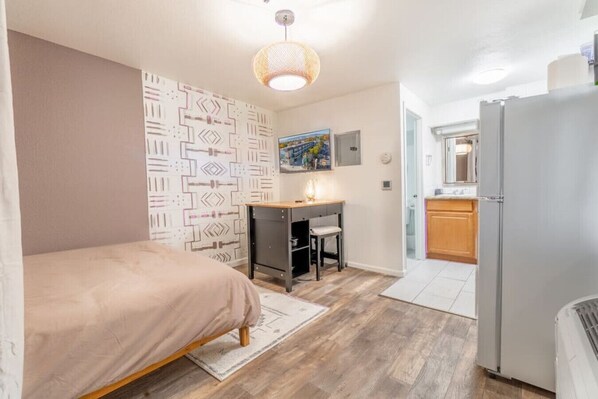 Bügeleisen/Bügelbrett, Reisekinderbett, WLAN, Bettwäsche