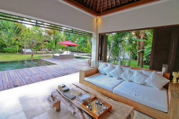 Terrace/patio - Villa Tom - 2BR Big garden and private pool (Bali)