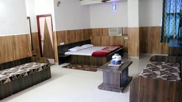 Deluxe Double Room, City View | Free WiFi, bed sheets