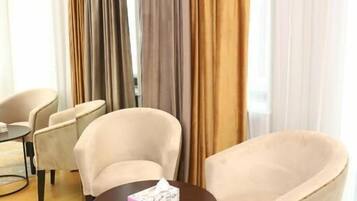 Deluxe Room | 1 bedroom, premium bedding, minibar, in-room safe