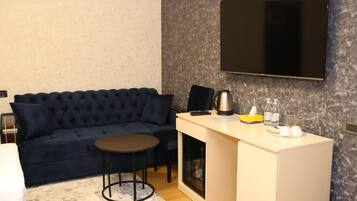 Double or Twin Room | 1 bedroom, premium bedding, minibar, in-room safe