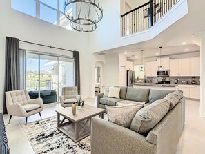 TV - Deluxe Stay/ Private Pool, Gameroom & Clubhouses (Davenport)