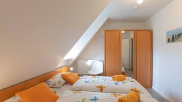 2 bedrooms, iron/ironing board, free WiFi