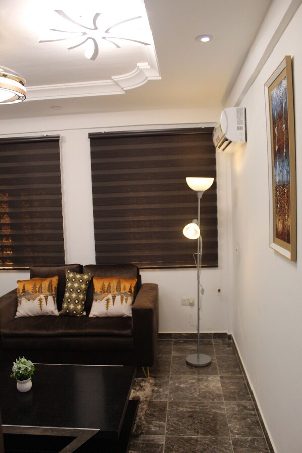 Flat-screen TV - Kans Krib (Accra)