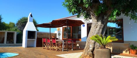 تناول الطعام بالخارج