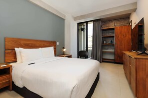 2 habitaciones, tabla de planchar con plancha, cuna de viaje y wifi