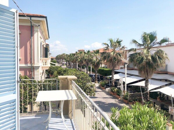 Property grounds - 6 Suite Ponente, primo piano, doppio balcone, bagno con doccia (Cecina)