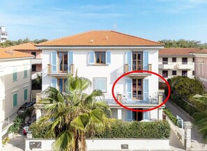 Exterior - 6 Suite Ponente, primo piano, doppio balcone, bagno con doccia (Cecina)