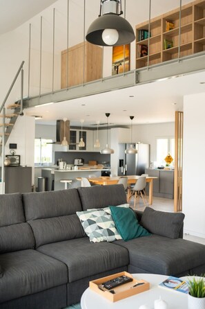 TV, fotballspill og stereoanlegg