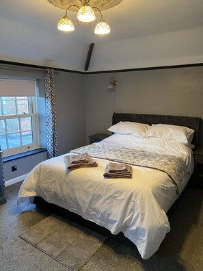 3 bedrooms, iron/ironing board, WiFi, bed sheets - Holiday Cottage, Yorkshire Coast, Parking, 3 Bedrooms Sleeps 6 (Skipsea)