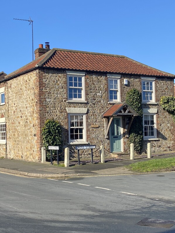 Exterior - Holiday Cottage, Yorkshire Coast, Parking, 3 Bedrooms Sleeps 6 (Skipsea)