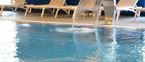 Indoor pool, 2 outdoor pools