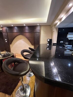Bar (on property) - Rosa Black Baccara Suites W/Gym (Maadi)