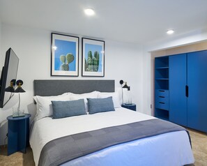 アイロン / アイロン台、WiFi (無料)、ベッドシーツ